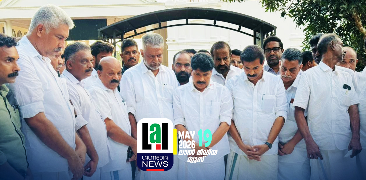 ഉമ്മൻചാണ്ടിയുടെ കല്ലറയിലെത്തി പ്രാർഥിച്ച് മന്ത്രി അഡ്വ. ടി സിദ്ദിഖ്